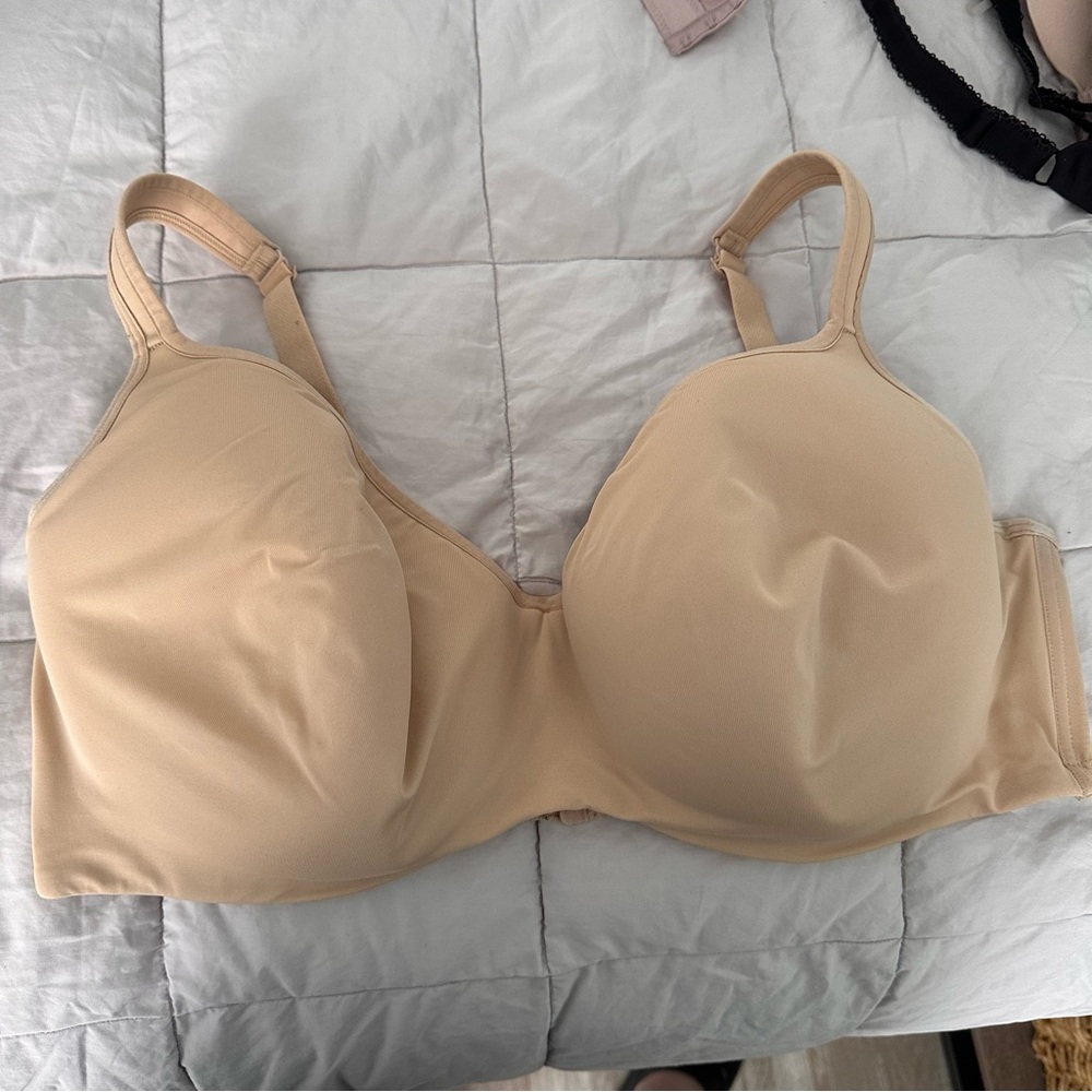 New condition Cacique molded cup bra size 44DDD